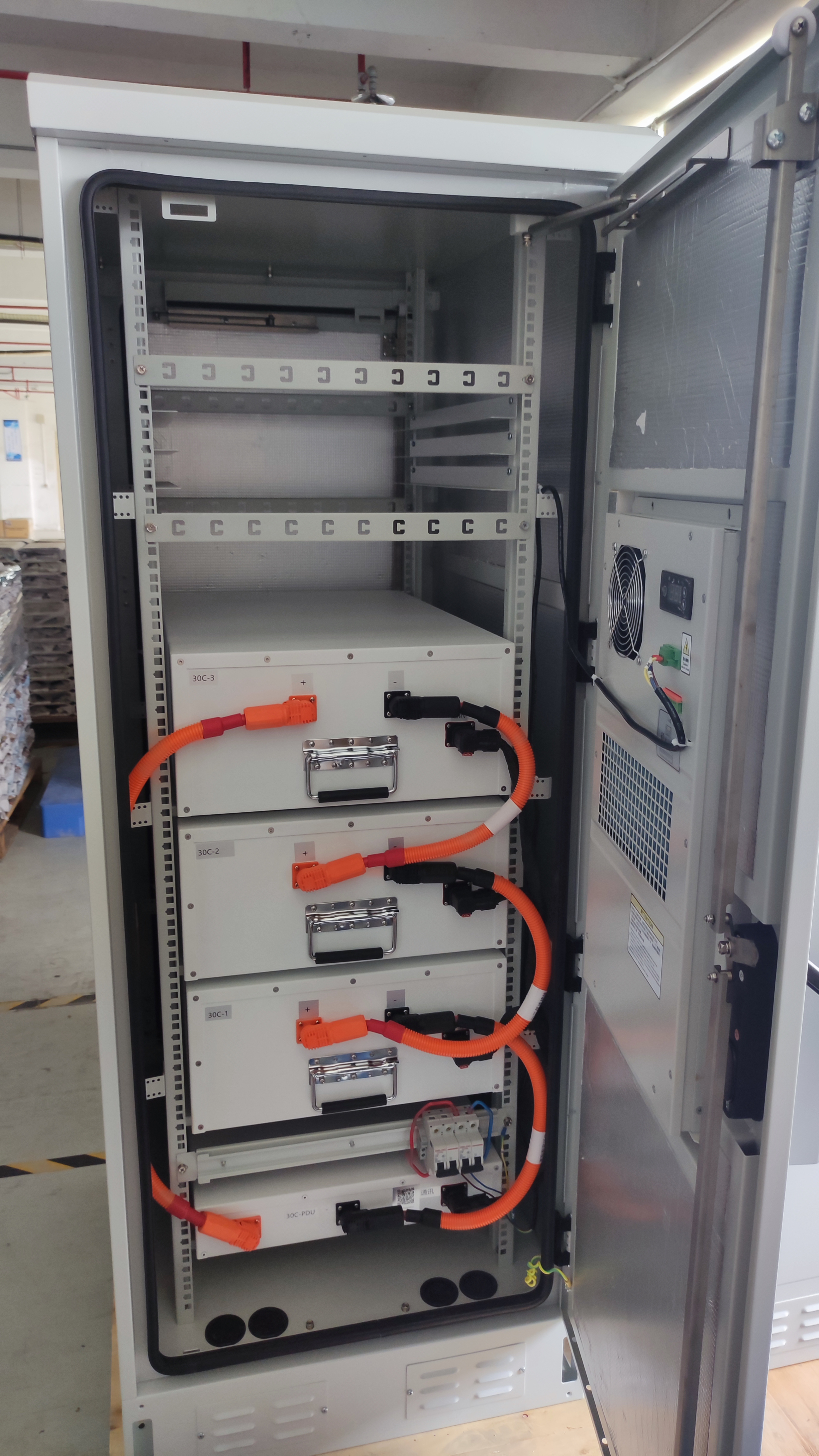 Sistemas de almacenamiento de energía C&I de 230,4 V y 50,68 kWh